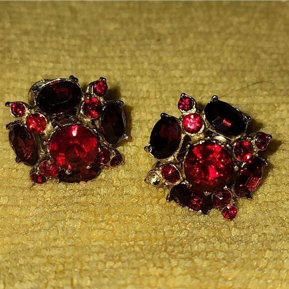 Coro Elegant Red Gemstone Earrings 1950s - Picture 6 of 6